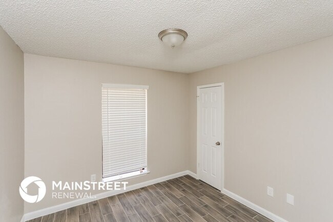 Photo - 10405 Kinslow Dr