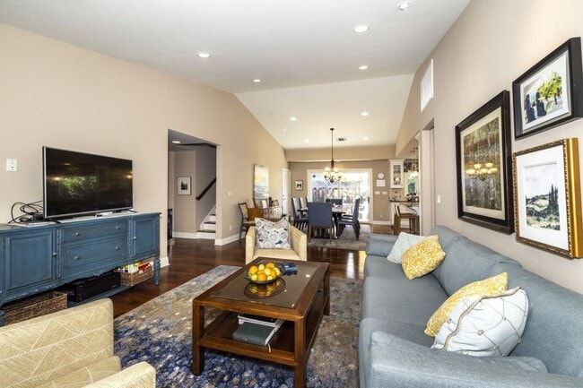 Photo - Conveniently Located, Fully Furnished 2 Bed/2 Bath Home Available To Nov!