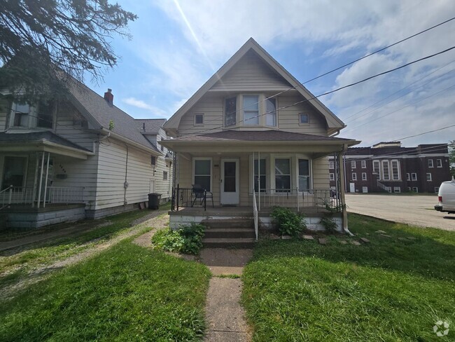 Building Photo - 3 Bedroom House