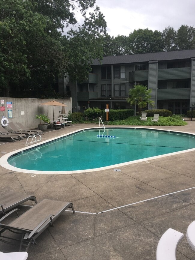 Building Photo - 1 bedroom Condo near Washington Square Mall with seasonal pool