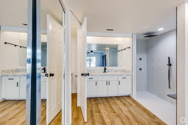 2 BR, 2 BA - 1,270SF