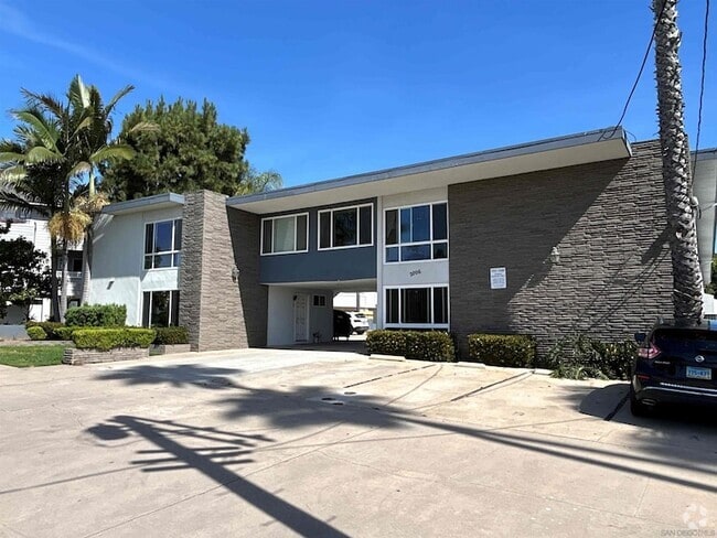 Building Photo - 2006 Diamond St Unit 3 Rental