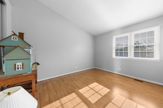 Schaumburg Two Story Townhome - Schaumburg Two Story Townhome