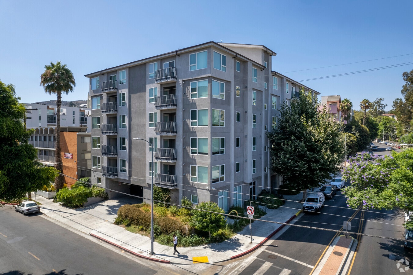 1751 N Las Palmas Ave - 1751 N Las Palmas Ave Apartments