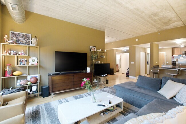 Photo - 845 N Kingsbury St Unidad # 0514