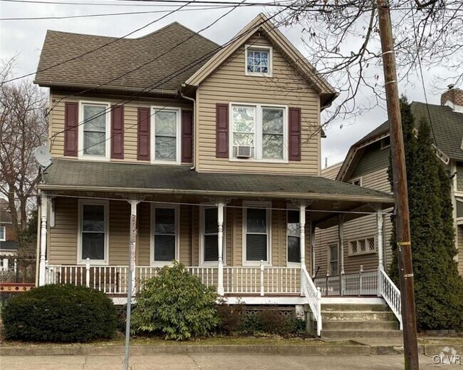 Building Photo - 715 Cattell St Unit 2nd/3rd Floor Rental