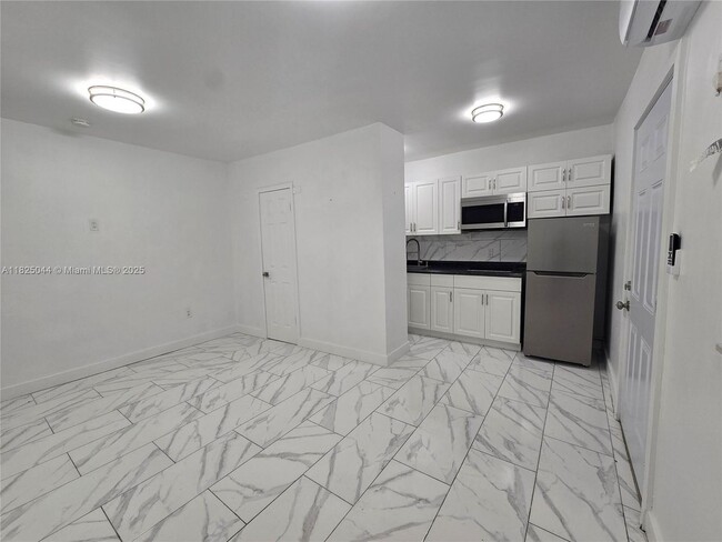Building Photo - 1230 NW 70th St Unit 1230-1230 Rental
