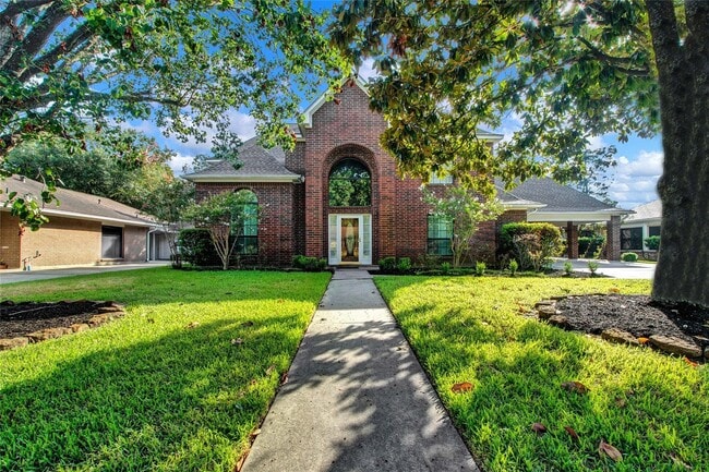 Building Photo - 611 Hickory St