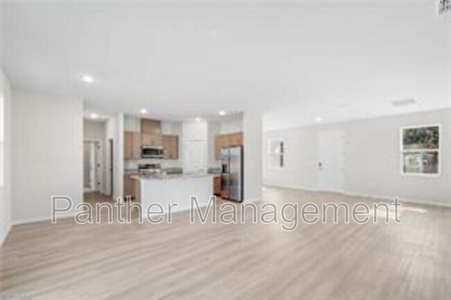 Photo - 1112 NE 19th St