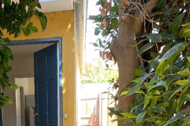 Photo - 4970 1/2 S Centinela Ave Unidad Back