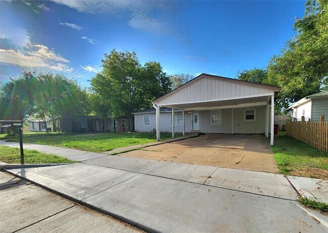 Photo - 1015 W 10th St