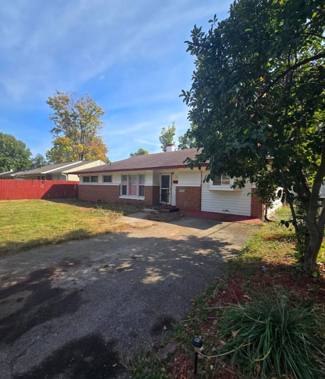 Building Photo - Large Three Bedroom with Bonus Room Single... Rental