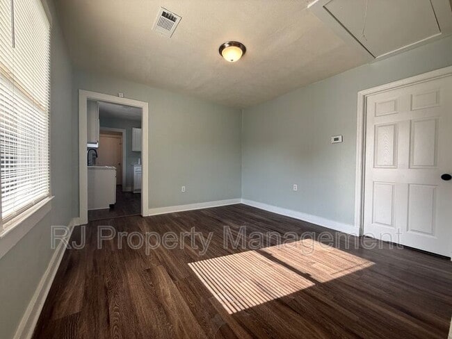 Photo - 253 Silverage Ave