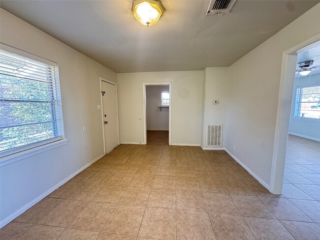 Photo - 2205 Farr St