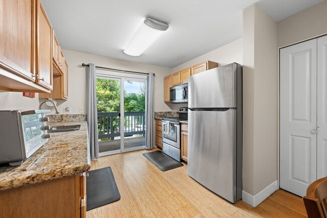 Photo - 2 Bed / 2 Bath Bridge-Level Condo with Ocean View & 2 parking stalls Unit 724