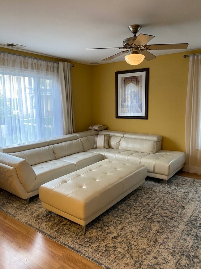 Photo - 1581 Quaker Ln