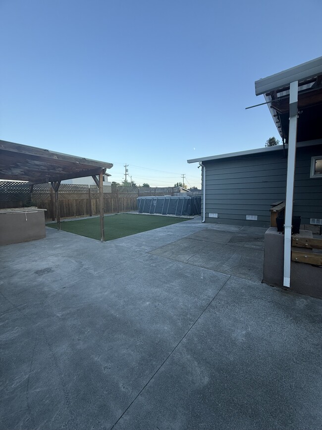 Building Photo - 1331 Rose Ave Rental