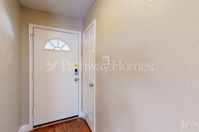 Photo - 16 Atlanta Ct