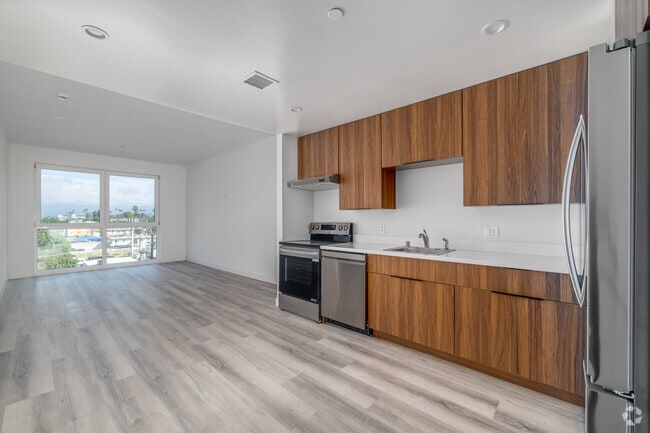 1BR, 1BA - 715SF - Kitchen