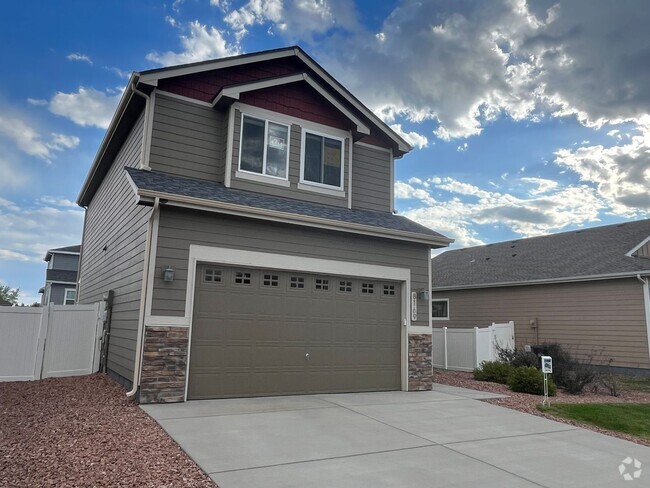 Building Photo - Amazing Cumberland Green home