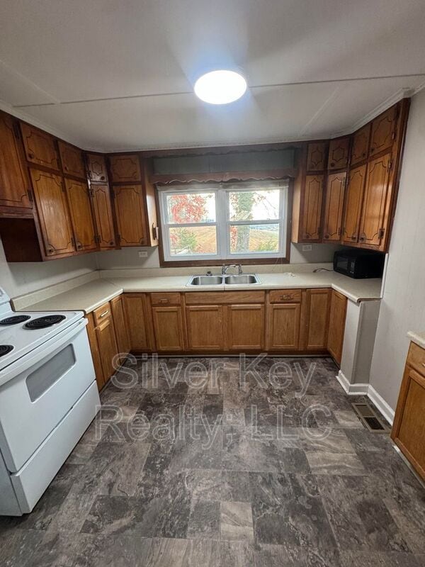 Photo - 703 Old Riceville Rd