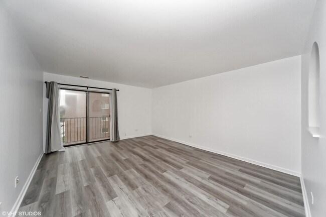 Photo - 960 S River Rd Unidad 412