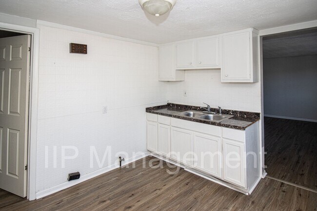 Photo - Cleveland Westside UP Unit 3bed 1bath ***$... Unit Upper 2