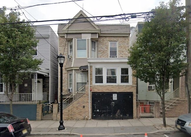 Building Photo - 313 49th St Unit 1