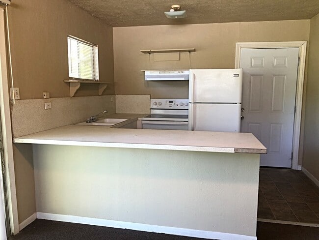 Photo - 735 Rosedale Dr