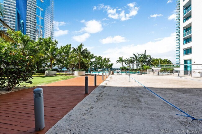 Photo - 888 Biscayne Blvd