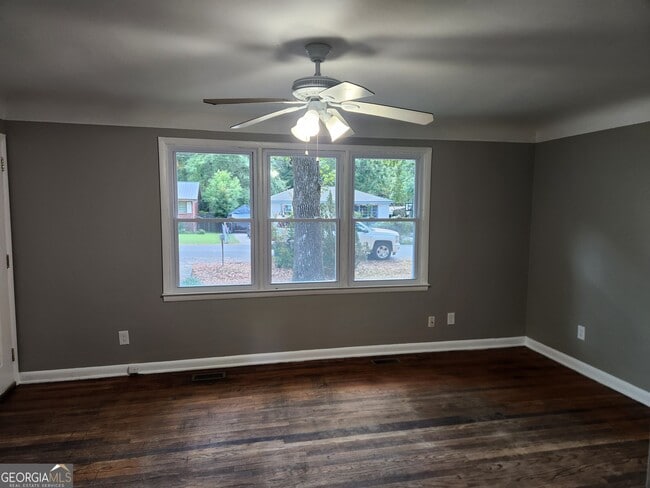 Photo - 224 Larkspur Ln