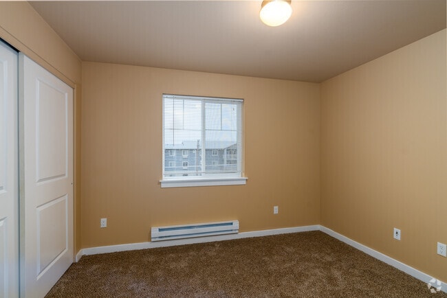 2BR, 2BA - 1040SF - Bedroom