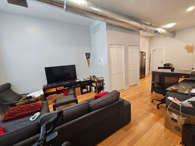 Photo - 1415 W Erie St Unit 1f