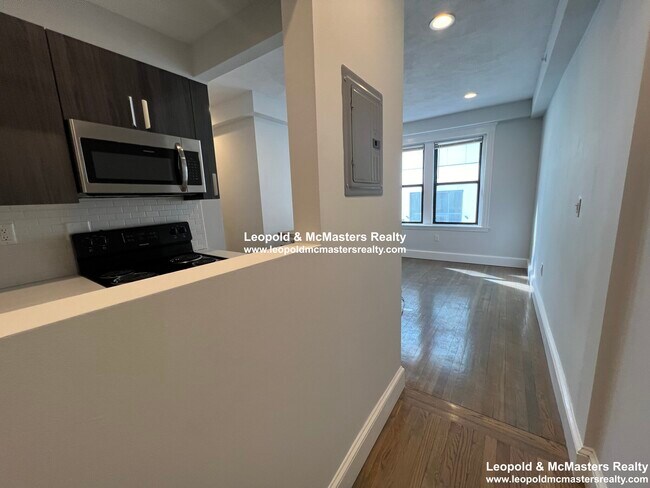 Photo - 100 Peterborough St