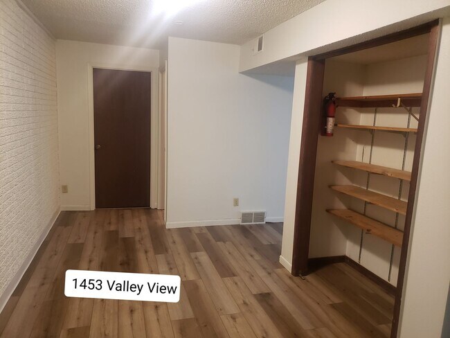 Photo - 1453 Valley View Dr Unit 1453-B