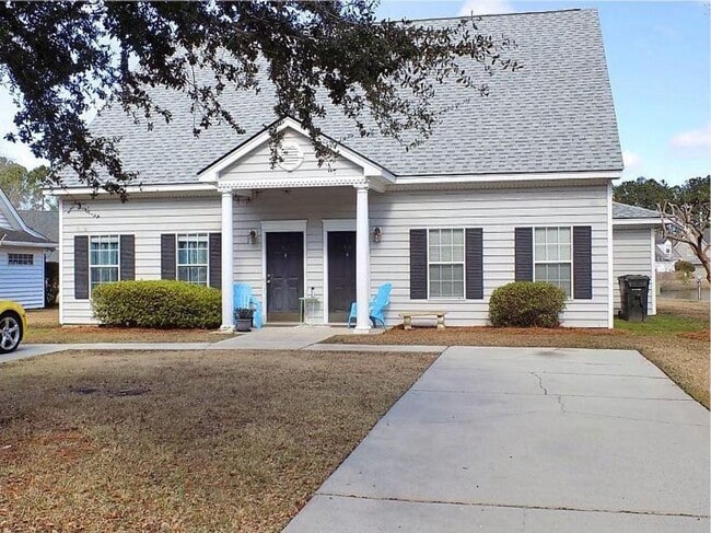 Building Photo - Freshly renovated and low maintenance