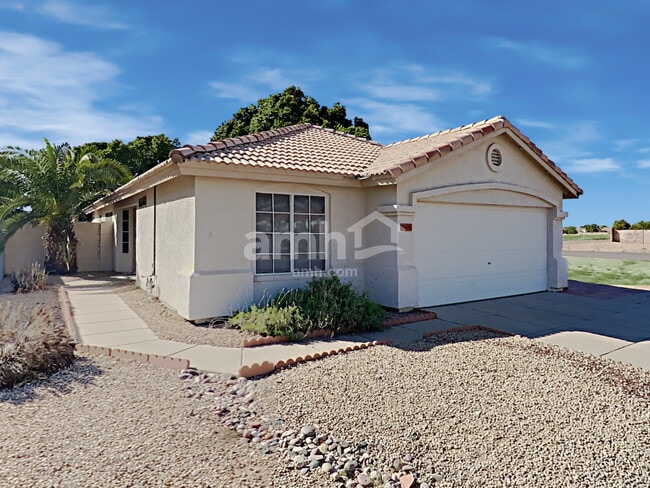 Building Photo - 15681 W Magnolia St