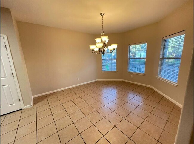 Photo - 1118 Boxwood Loop