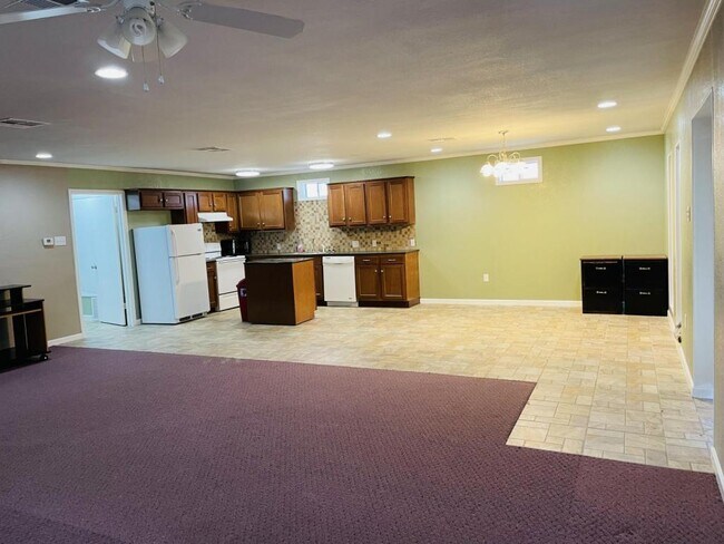 Photo - 306 N Davis St