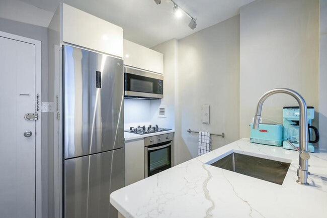 Photo - 922 24th St NW Unidad ID385P