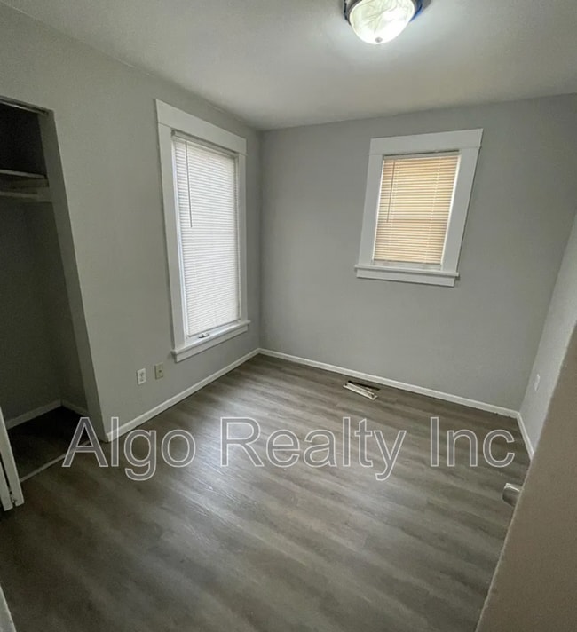 Photo - 2211 Queen Ave N