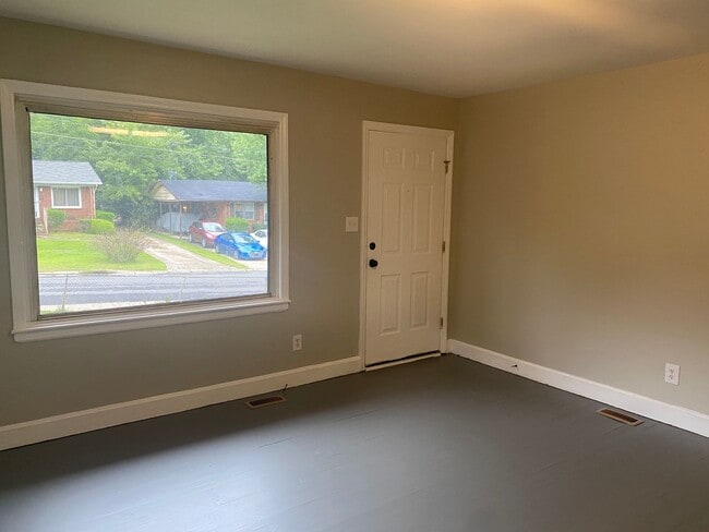 Photo - 3 Bedroom Brick Ranch in NW Charlotte