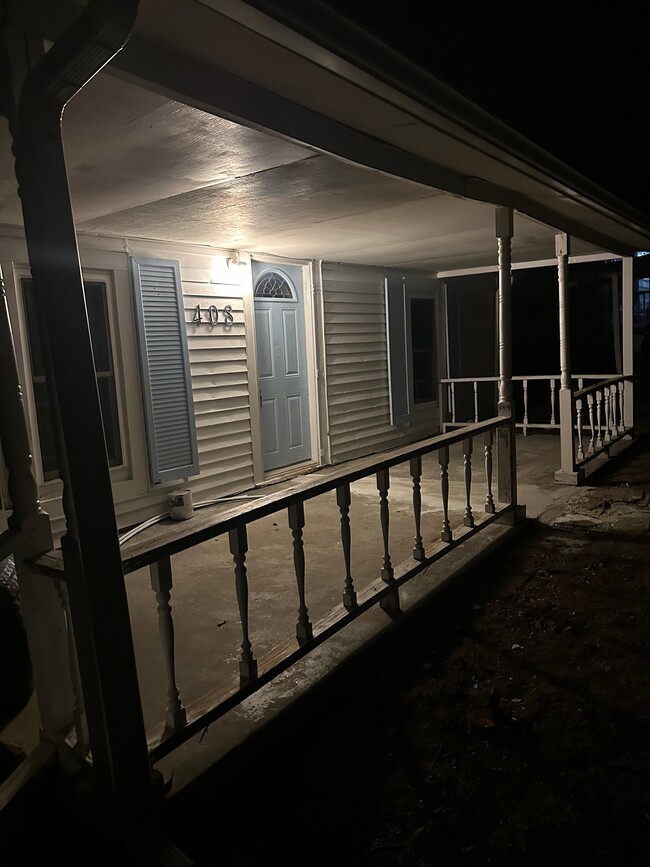 Building Photo - 408 Cedar St