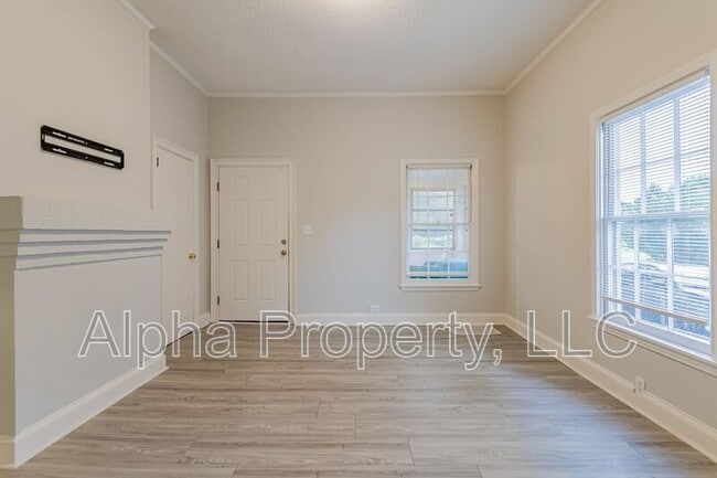 Photo - 62 Hutchins St