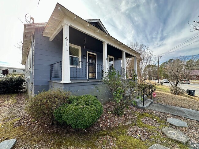 Building Photo - Adorable South Hill Charmer Waiting for YOU! Rental