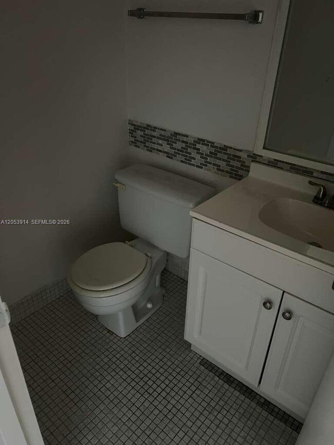 Building Photo - 82 Fanshaw B Unit 82