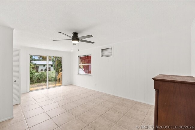 705 SE Stypmann Blvd