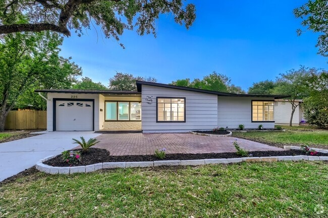 Building Photo - 225 Seford Dr Rental