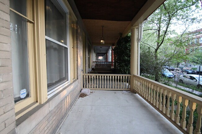 Photo - 3021 N Calvert St Unidad # 2