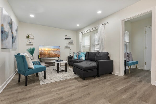 Photo - 366 N Hemlock Ave